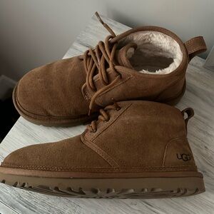 UGG WOMENS NEUMEL LEATHER SIZE 8